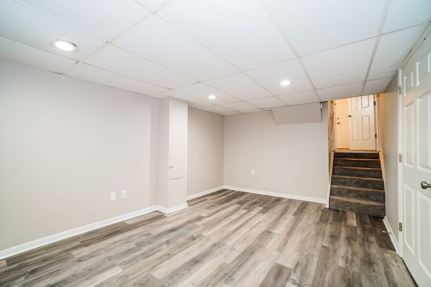 Building Photo - 6980 Candlish Dr