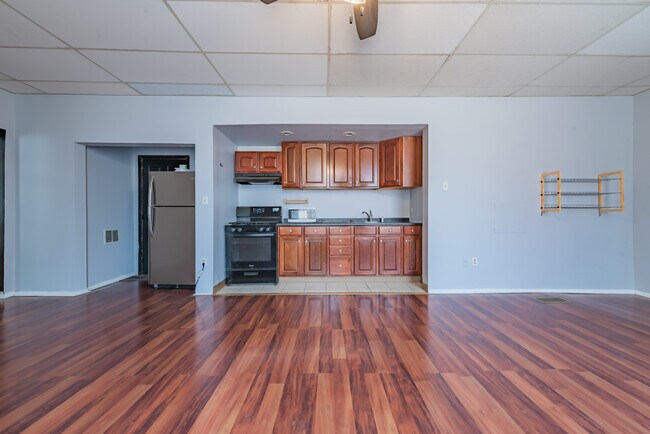 Building Photo - 104 N Graham St