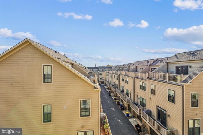 Building Photo - 4709 Van Buren St