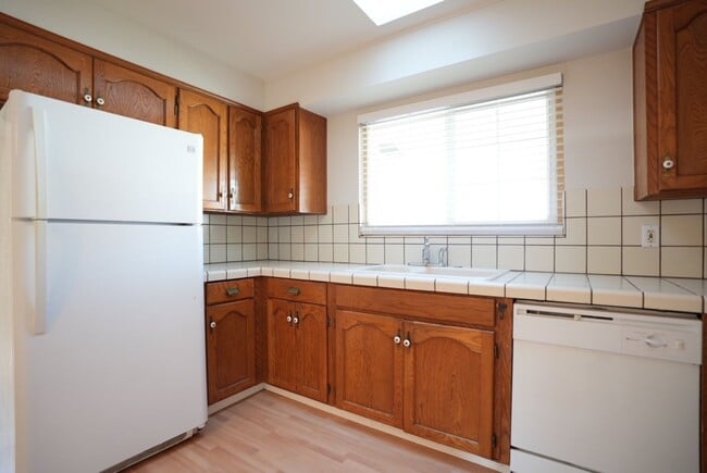 Building Photo - Charming Three Bedroom West Park Neighborh...