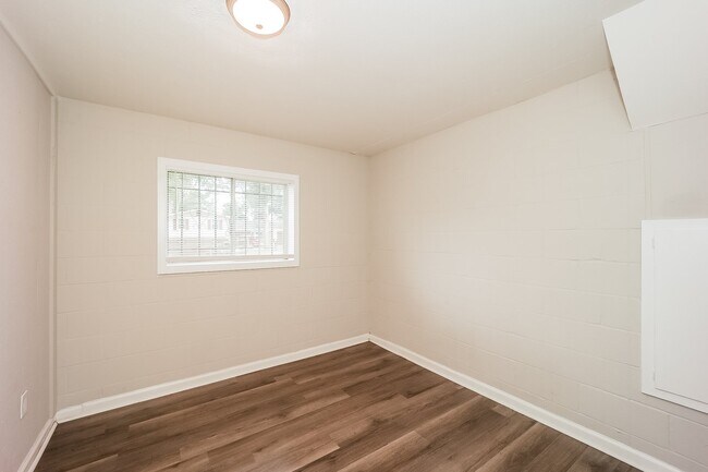 Building Photo - 1983 Monaco Dr