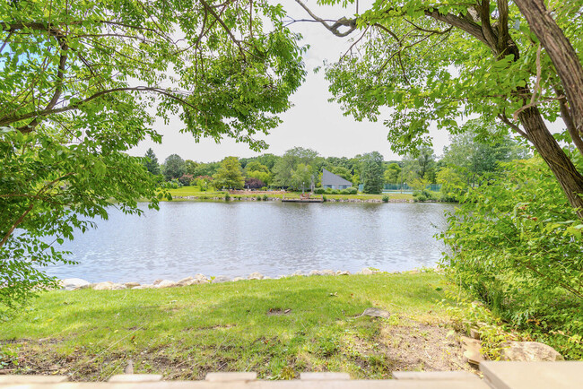 Building Photo - 725 Peninsula Ct