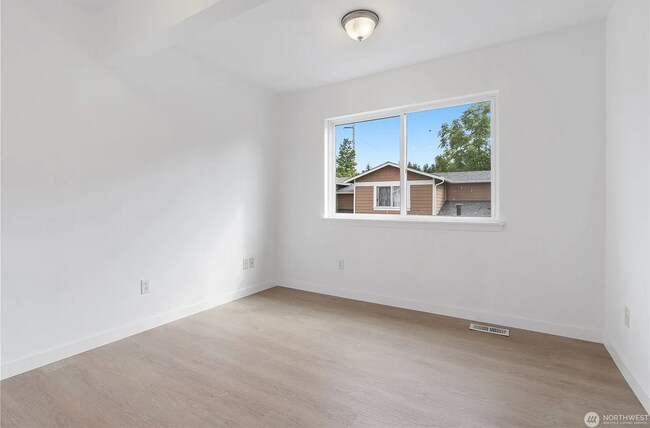 Building Photo - 17921 80th Ave NE