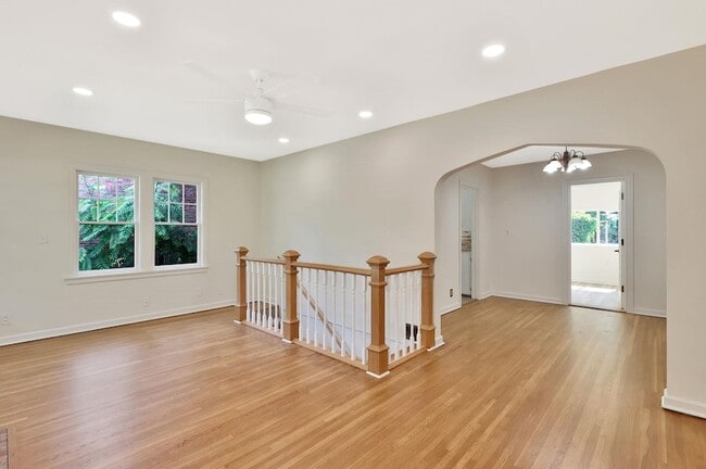 Building Photo - 230 S Minneapolis St