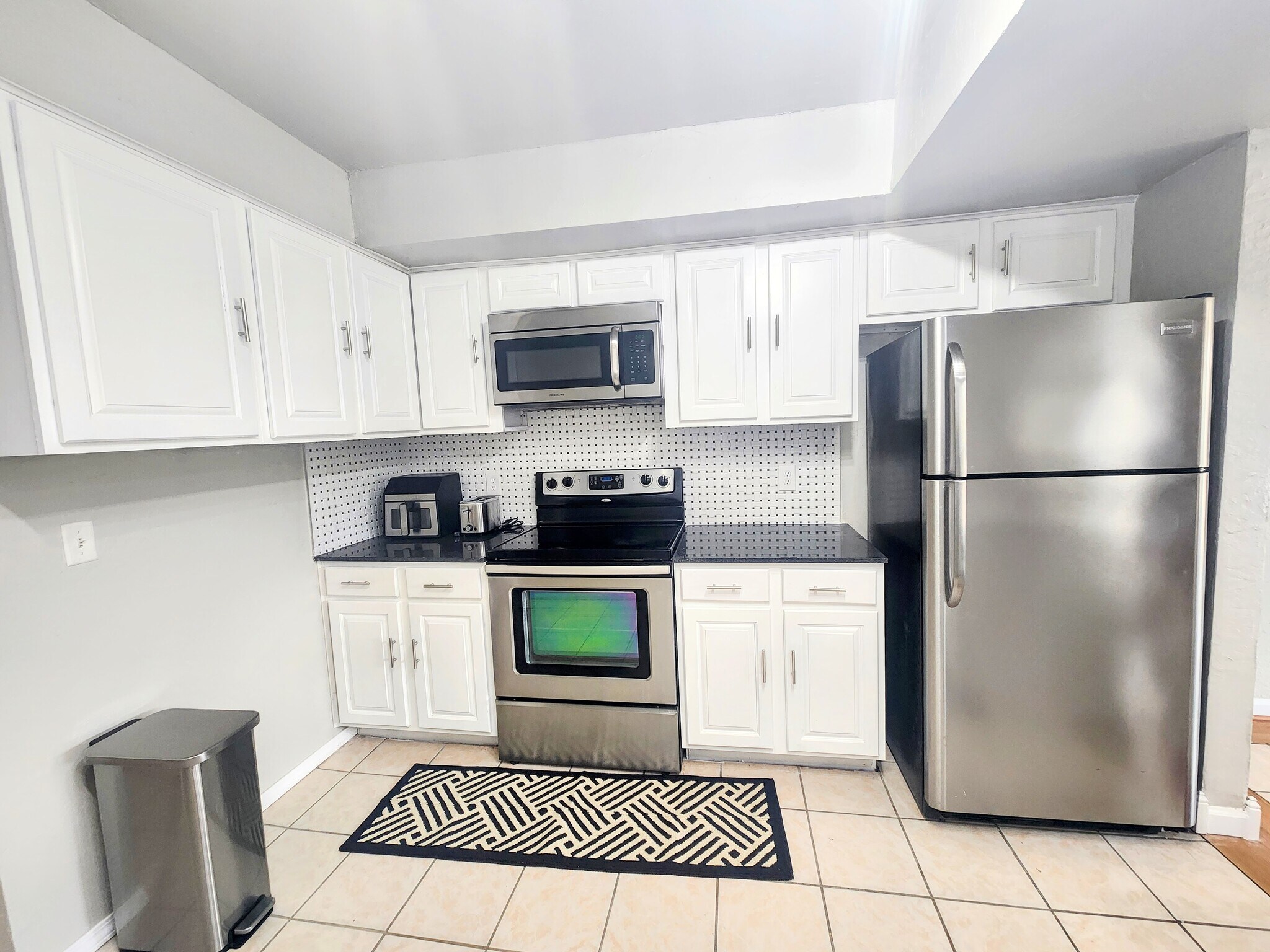 Kitchen area - 4716 Hemlock Cir