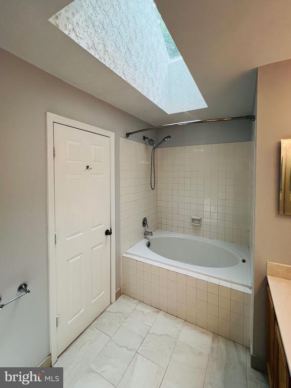 Building Photo - 6107 Asher Ct