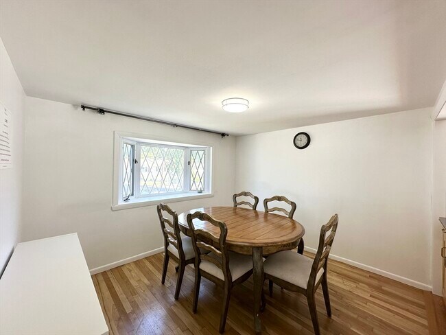 Building Photo - 5 Dietz Ct