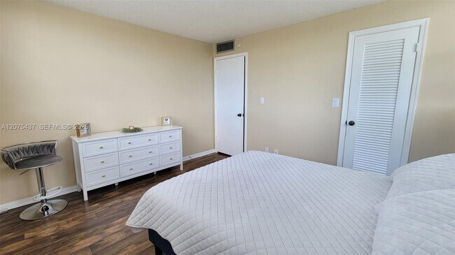 Building Photo - 2410 Deer Creek Country Club Blvd