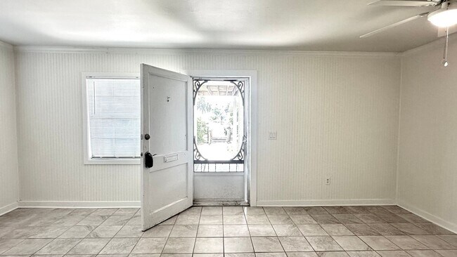 Building Photo - 1/2 Block  to the Beach & Main Beach Park!