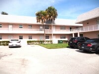 Building Photo - 18081 SE Country Club Dr