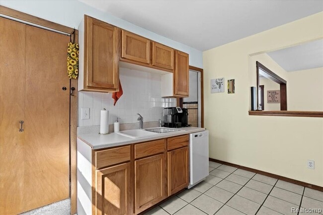 Building Photo - 423 Pingree Blvd