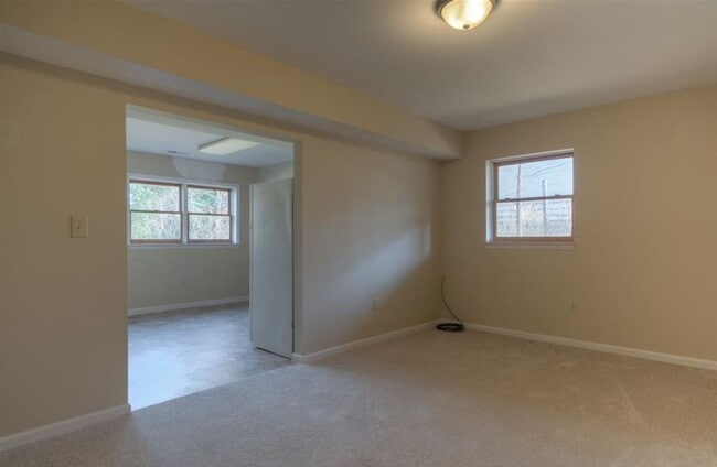 Building Photo - 550 Colhoun| Move In Ready!