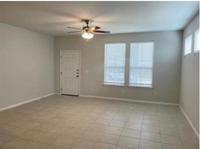 Building Photo - 328 La Escalera Dr