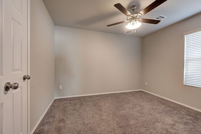 Building Photo - Gorgeous 4 Bed 2 Bath Home in Heart Of Mustang!!