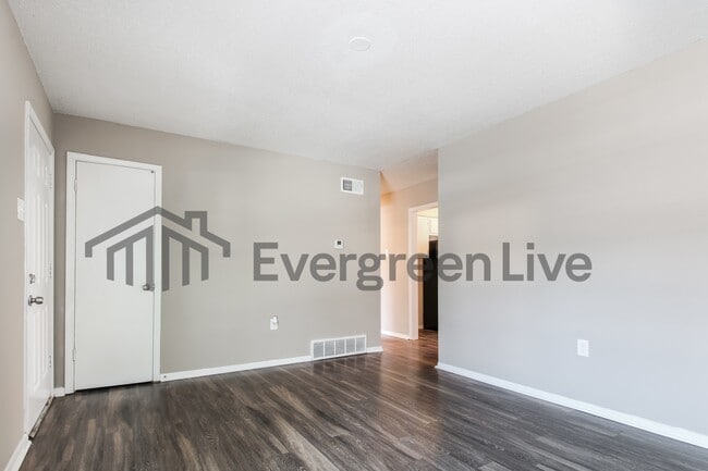 Building Photo - 5267 Broken Oak Dr