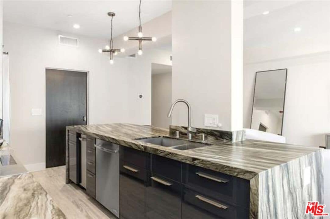 Building Photo - 10790 Wilshire Blvd