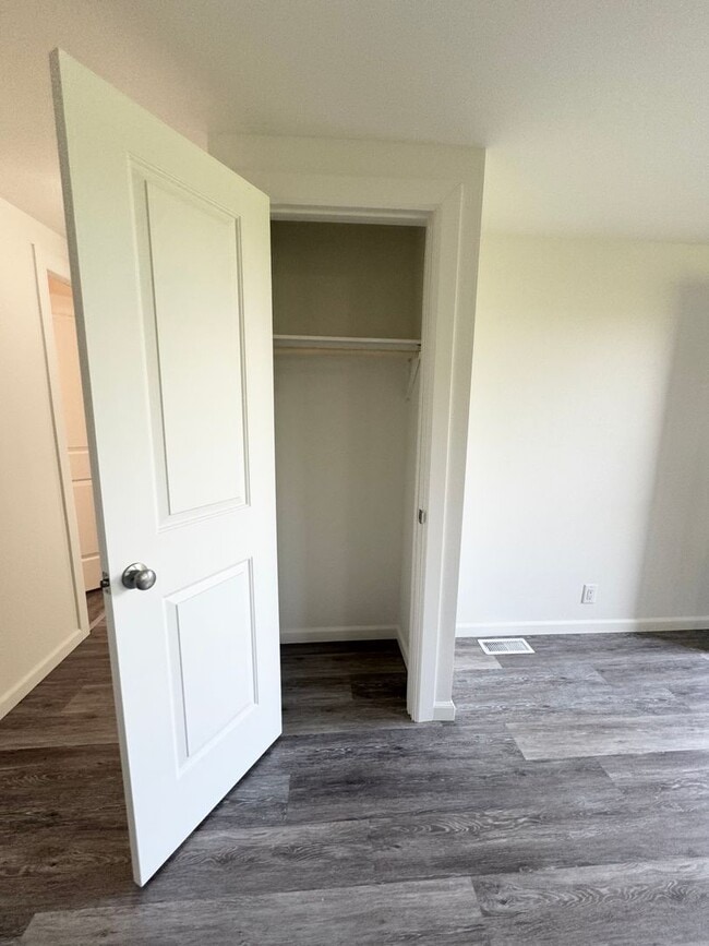 Building Photo - 3 Bedroom 2 Bathroom for Rent.