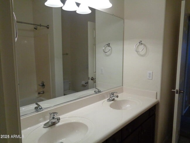 Building Photo - 2653 E Canyon Creek Dr