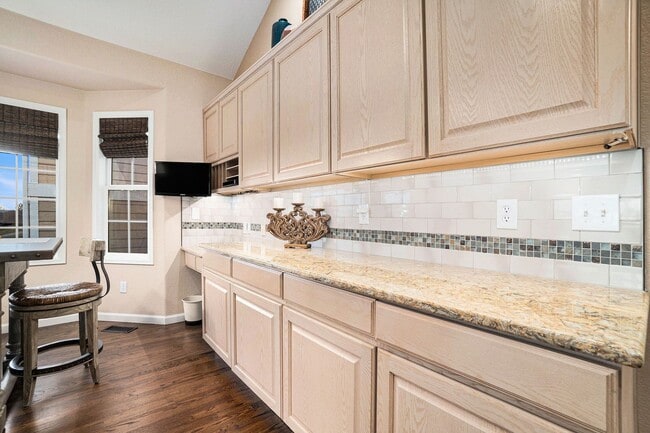 Building Photo - 5734 Crestwood Dr