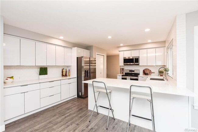 Building Photo - Remodeled Home in Mukilteo!