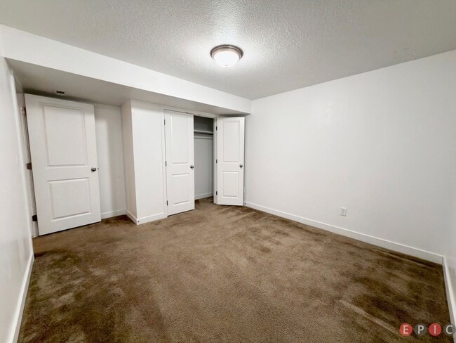 Building Photo - Beautiful Home in Lehi