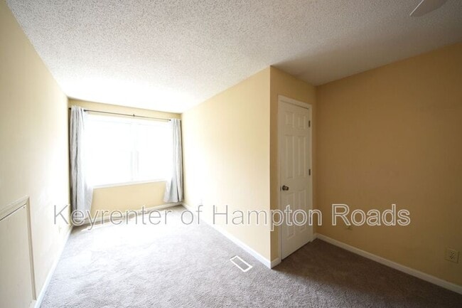 Building Photo - 20 Academy Ln