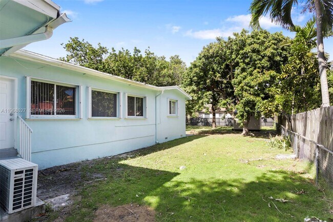 Building Photo - 12905 NE 4th Ave