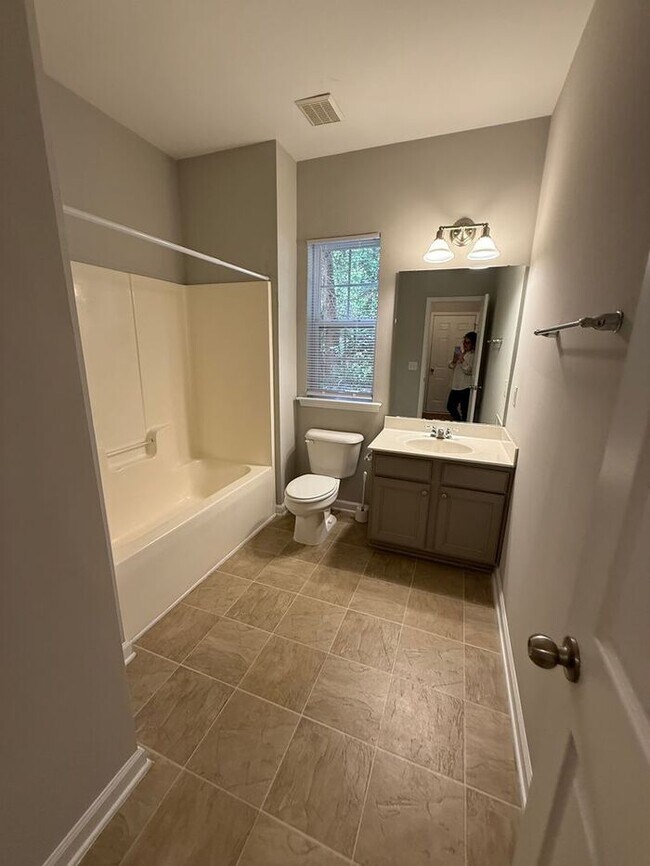 Building Photo - Prime Raleigh Location Near Crabtree & Downtown – Stunning 3BR Townhome