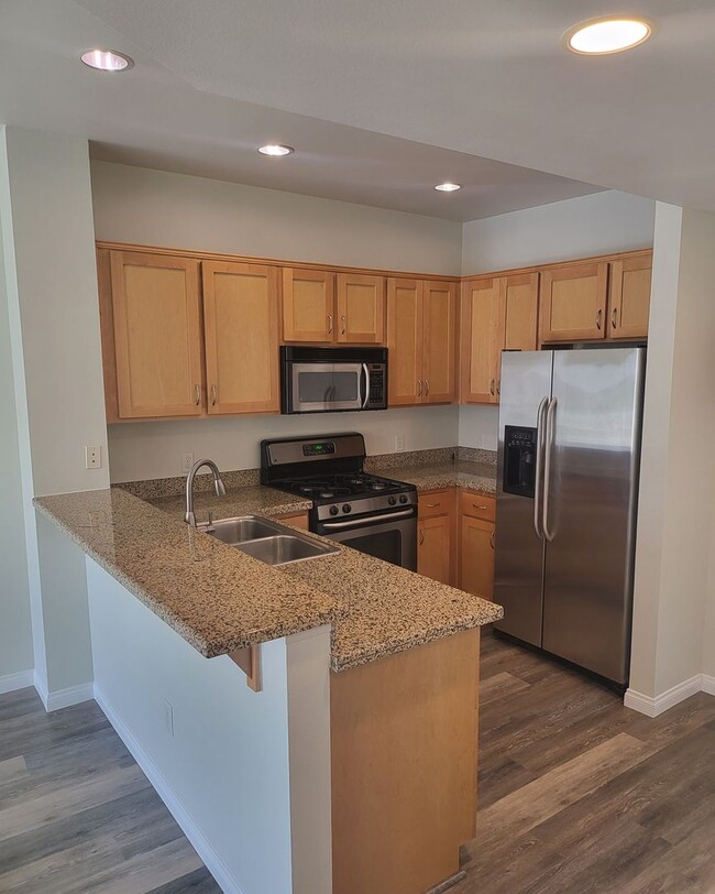 Building Photo - View Gaslamp 1 bedroom Condo with Parking,...