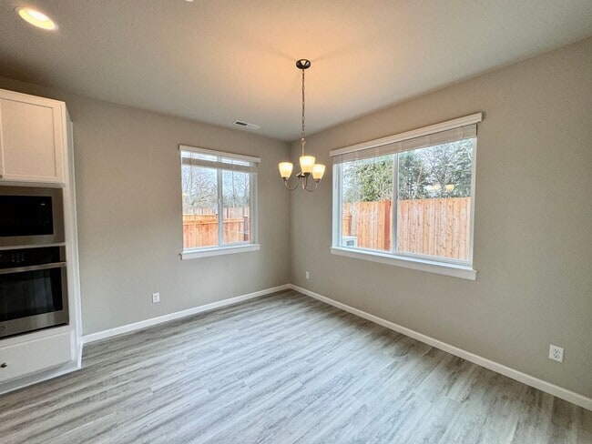 Building Photo - 7467 87th Dr NE