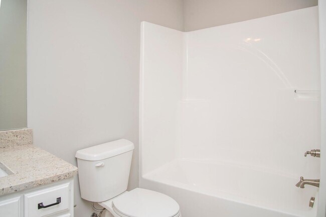 Building Photo - Bellingham Cove Townhome!
