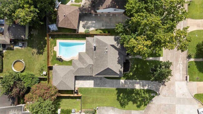 Building Photo - 5511 Green Timbers Dr