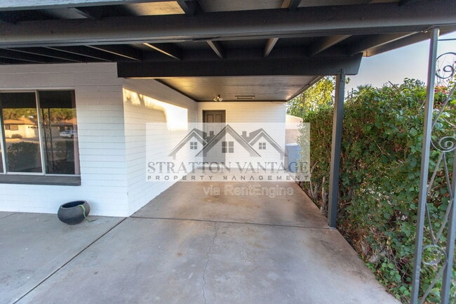 Building Photo - 111 E Manhatton Dr