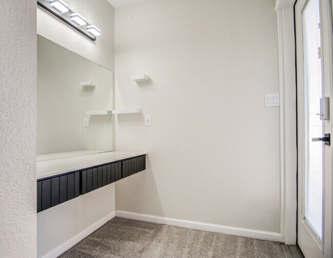Building Photo - Spacious Villa for rent in Phoenix!