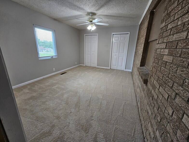 Building Photo - 103 Cedarwood Ct