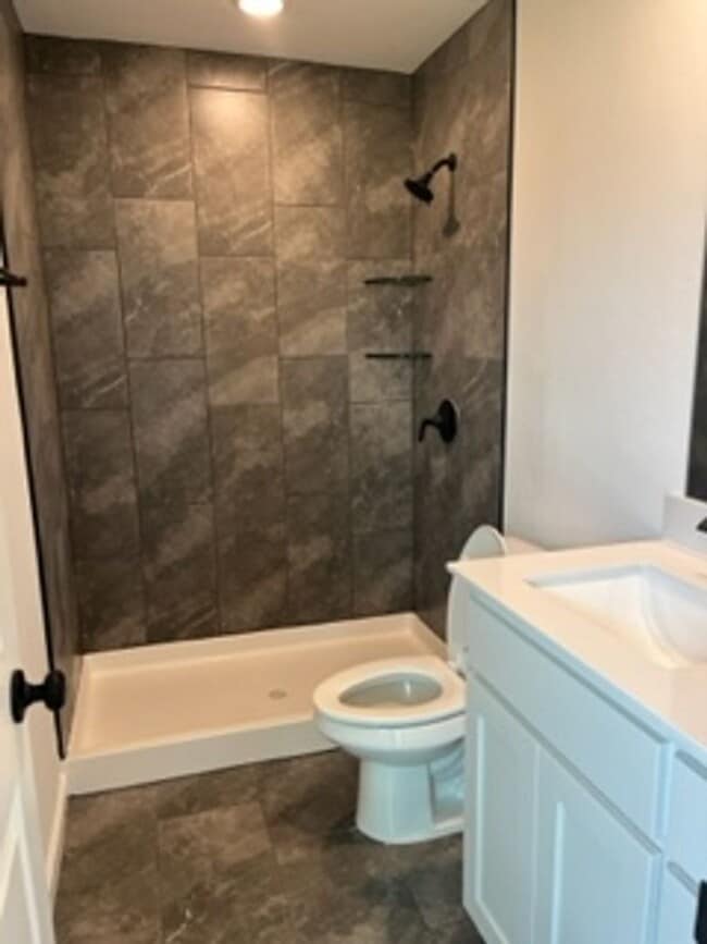 Building Photo - Captivating New Home!