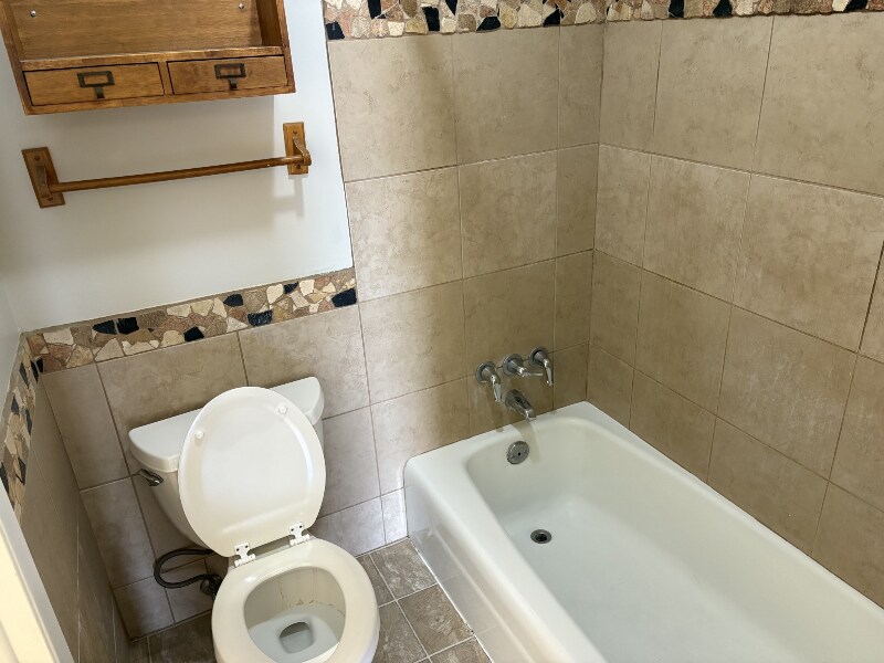 Building Photo - 515 Basswood Ave