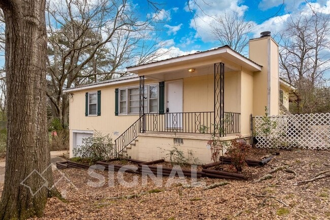 Building Photo - 213 Lake Dr Cir NE