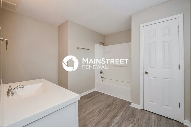 Building Photo - 4 Bedroom Pet-Friendly Home in Lithonia, GA with Main Street Renewal