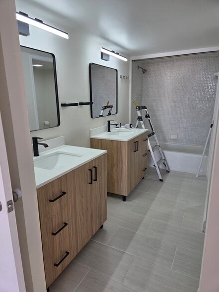 Master Bath - 290 174th St