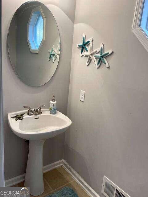 Building Photo - 8712 Lake Dr SW