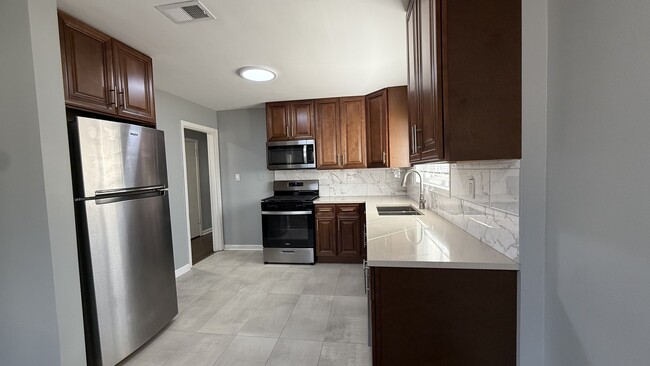 Building Photo - 5843 N Cicero Ave