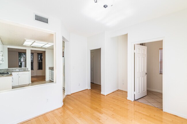 Building Photo - Private Updated 3-Bedroom 3-Bathroom Tri-L...