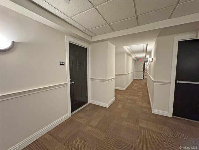 Building Photo - 300 Mamaroneck Ave