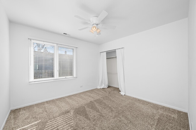 Building Photo - 523 Elm St