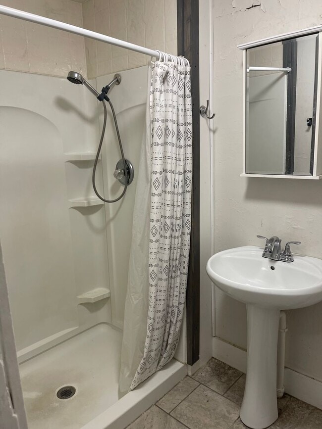 Building Photo - One Bedroom Home