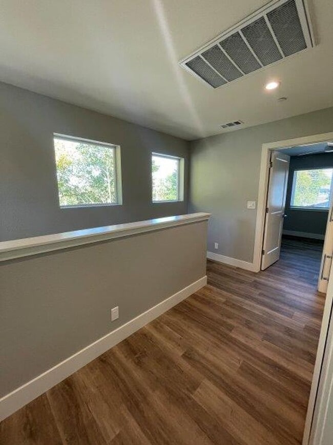 Building Photo - Tahoe Park 2 Bedroom Near UC Davis Med Center