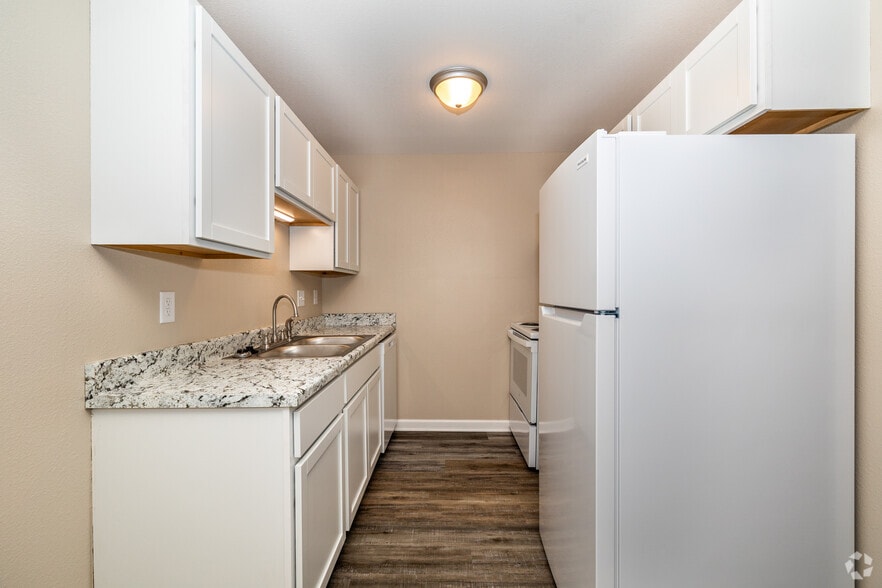 1BR, 1BA - 680SF - Kitchen - Morgans Landing Apartments