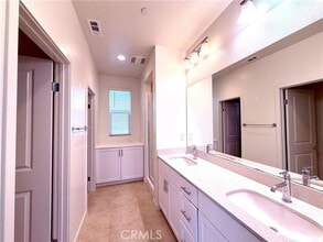 Building Photo - 148 Stage