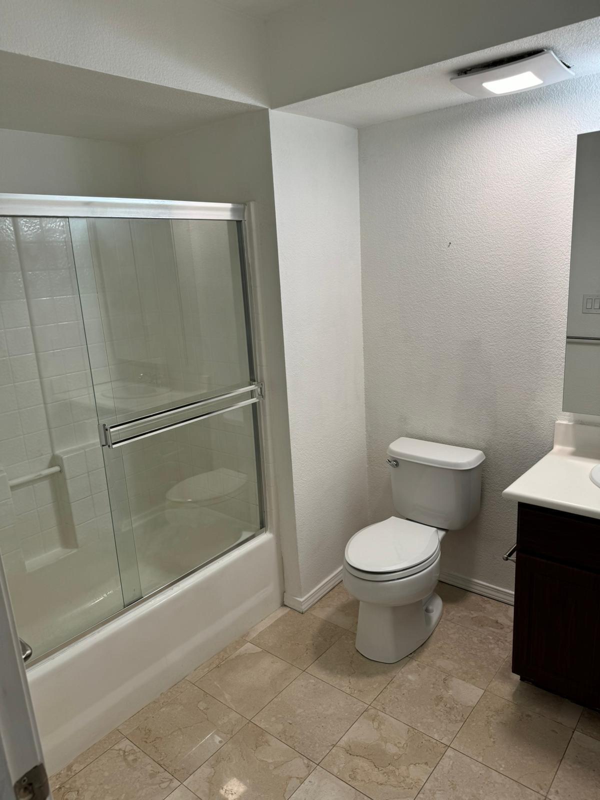 Master Bedroom ensuite - 1970 Columbia St